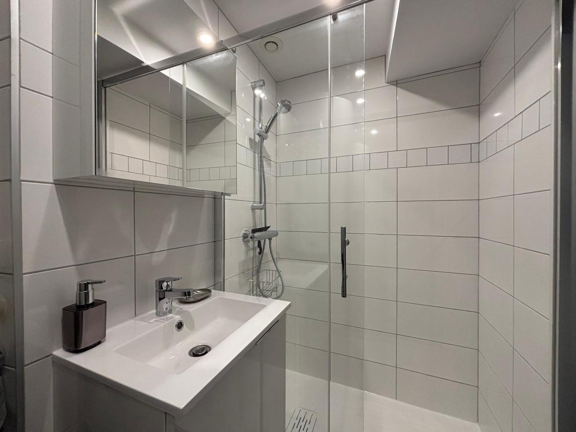 Les Remparts Apt Spacieux 1 Er Etage Renove Joliment Decore Bien Equipe Plein Centre Bayeux Proche Plages Du Debarquement Parking Gratuit A Proximite Exterior foto