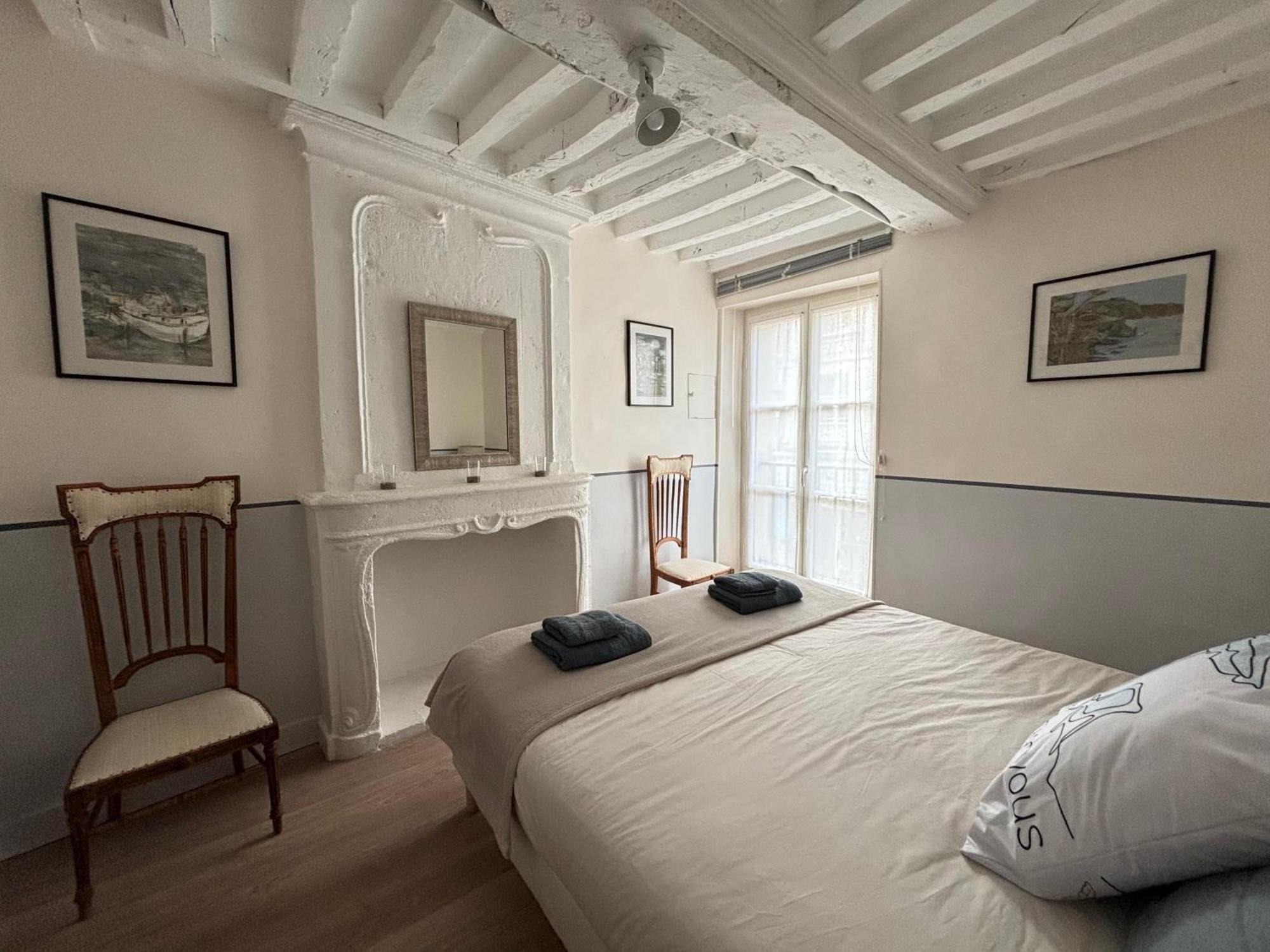 Les Remparts Apt Spacieux 1 Er Etage Renove Joliment Decore Bien Equipe Plein Centre Bayeux Proche Plages Du Debarquement Parking Gratuit A Proximite Exterior foto