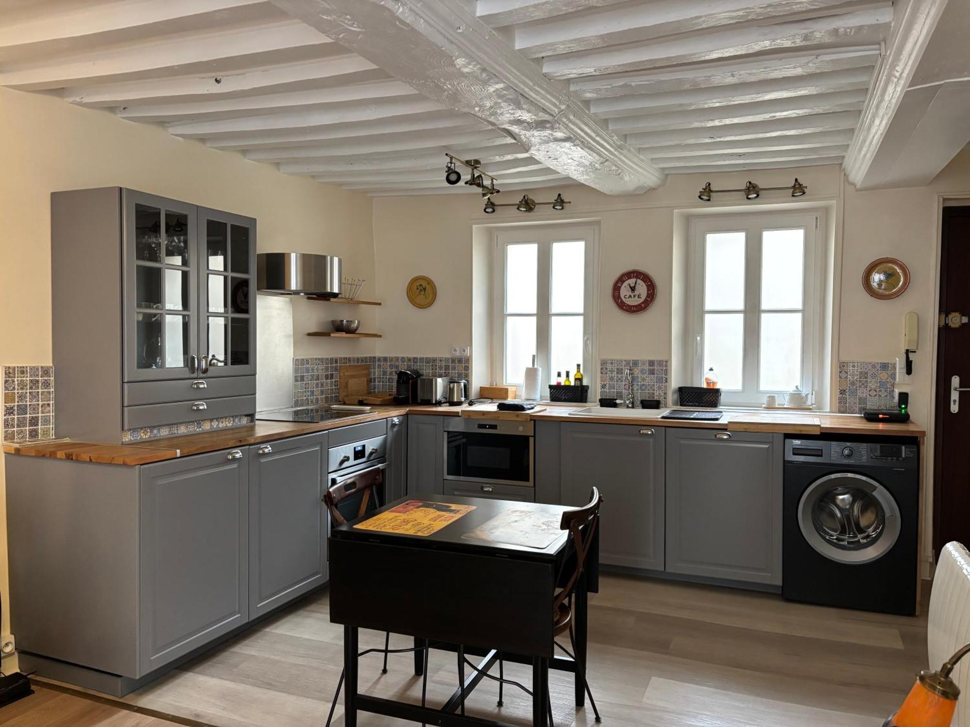 Les Remparts Apt Spacieux 1 Er Etage Renove Joliment Decore Bien Equipe Plein Centre Bayeux Proche Plages Du Debarquement Parking Gratuit A Proximite Exterior foto