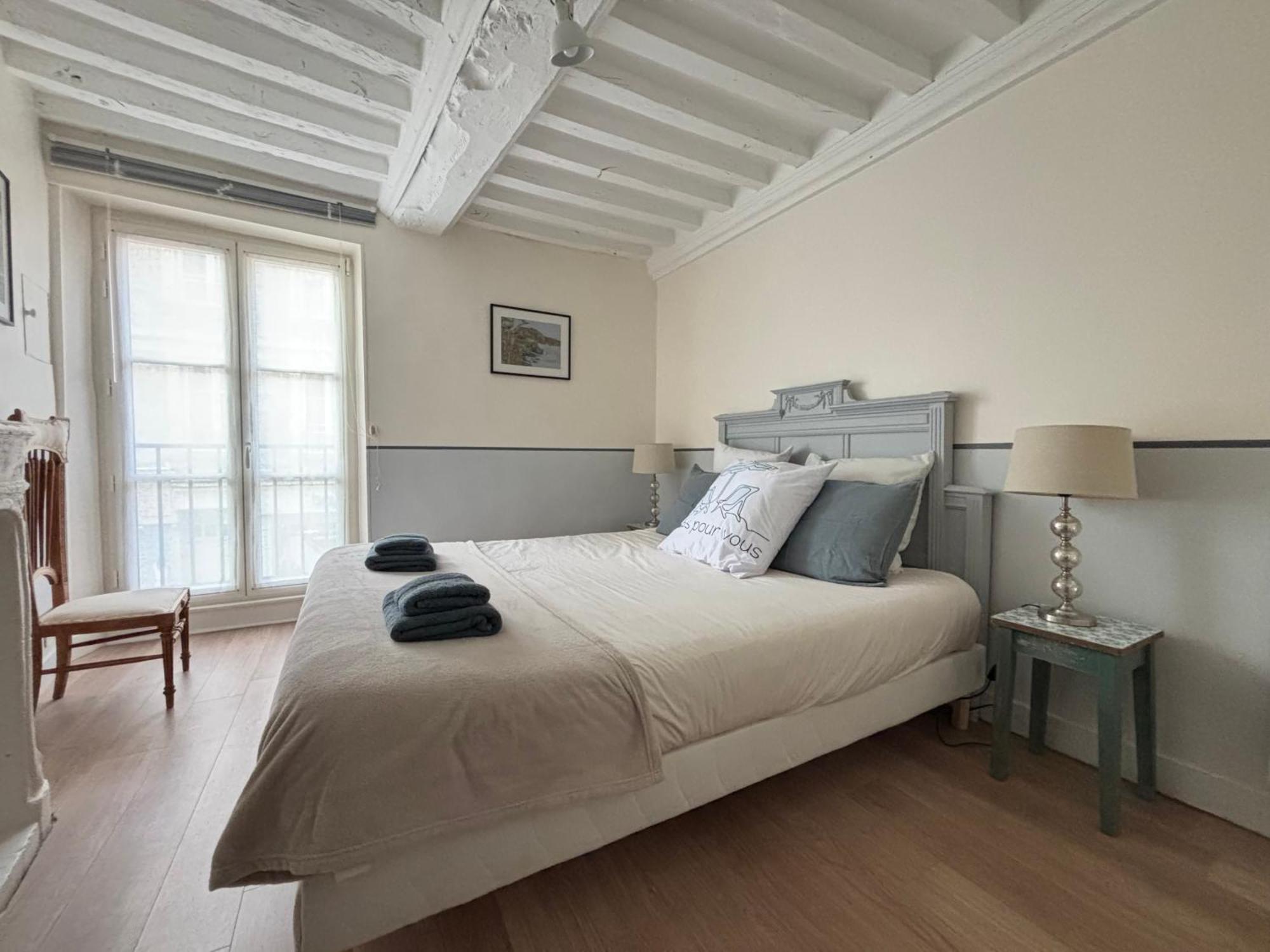 Les Remparts Apt Spacieux 1 Er Etage Renove Joliment Decore Bien Equipe Plein Centre Bayeux Proche Plages Du Debarquement Parking Gratuit A Proximite Exterior foto